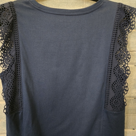 Banana Republic Women’s Sleeveless Eyelet Blue Crew Neck Top - Size Medium - Picture 8 of 8